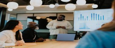 赛事衍生品与纪念品销售